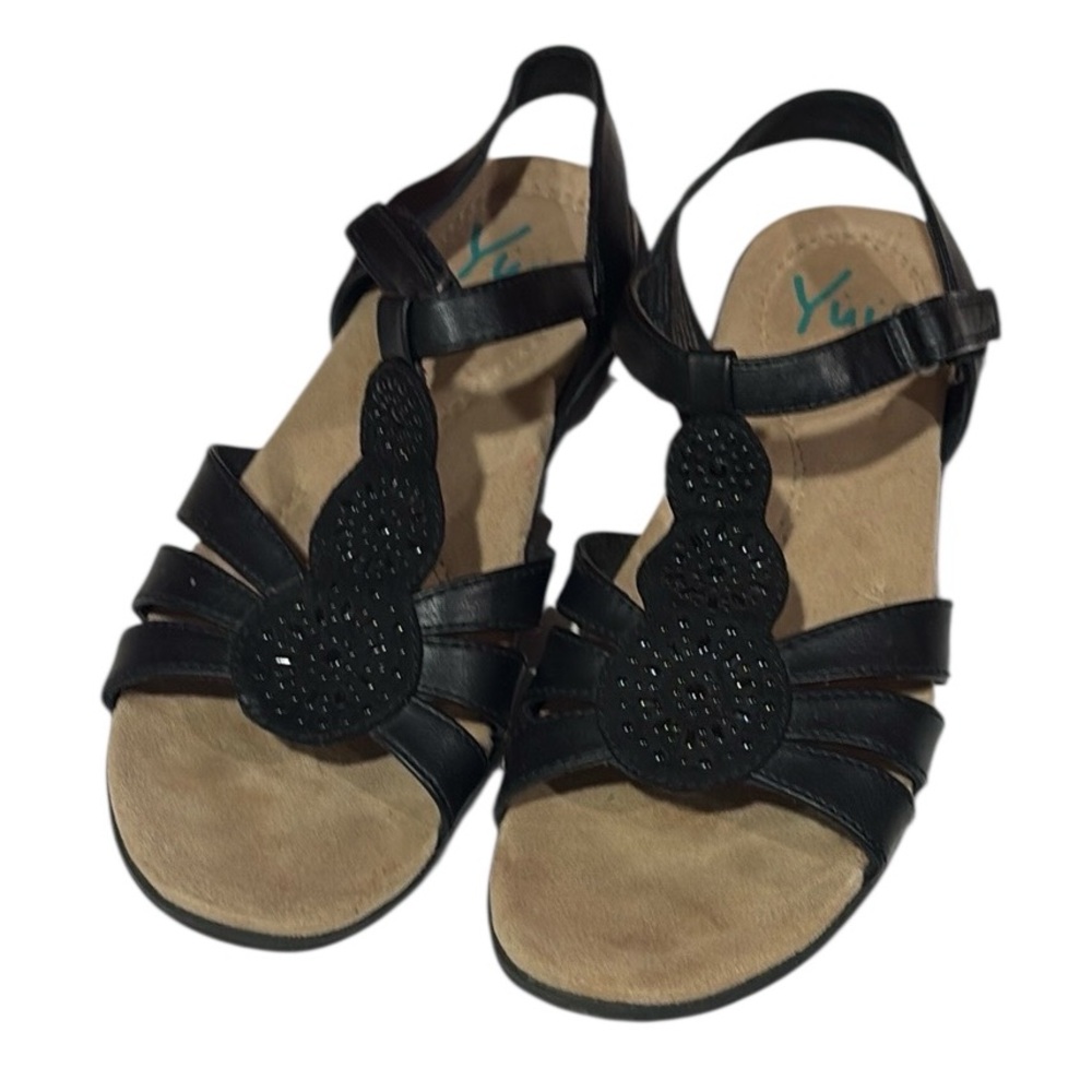 Yuu Josephine Black Comfort Sandals with Strappy Design